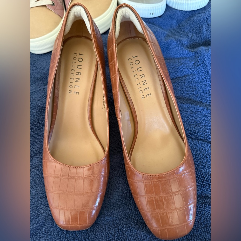 Journee Brown Crocodile Shoes. Size 8, kept slipping off my feet. Never worn